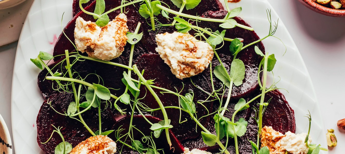 You are currently viewing Roasted Beet Salad with Vegan “Goat Cheese”